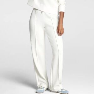 NWOT Spanx AirEssentials Luxe Straight Leg Pant, M Tall